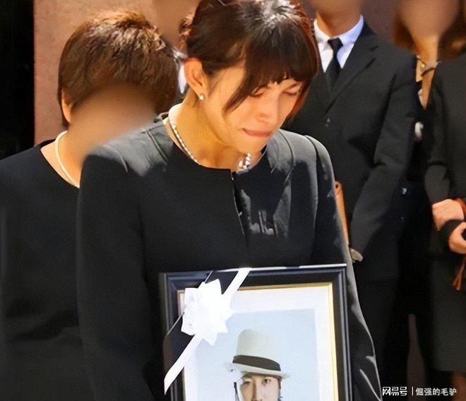 照片泄露丈夫不堪受辱车内上吊自杀开元ky棋牌日本女星婚内出轨不雅(图5)